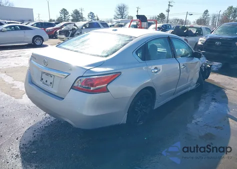 2015 Nissan Altima 2.5 S z USA, uszkodzony, nr VIN 1N4AL3AP0FC410464